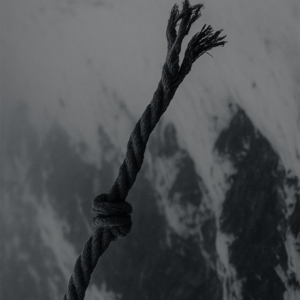 es_andros_ronda_version_lectura_travesias_inconexas_portada_el_ascenso_al_abismo